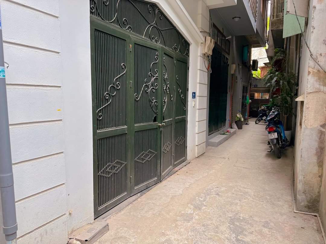 TRƯỜNG CHINH - THANH XUÂN - NHÀ ĐẸP 42M2 X 4 TẦNG - 4 NGỦ - VUÔNG ĐẸP - MT 5M - 2 THOÁNG - CÁCH PHỐ 40M - Ở SƯỚNG.