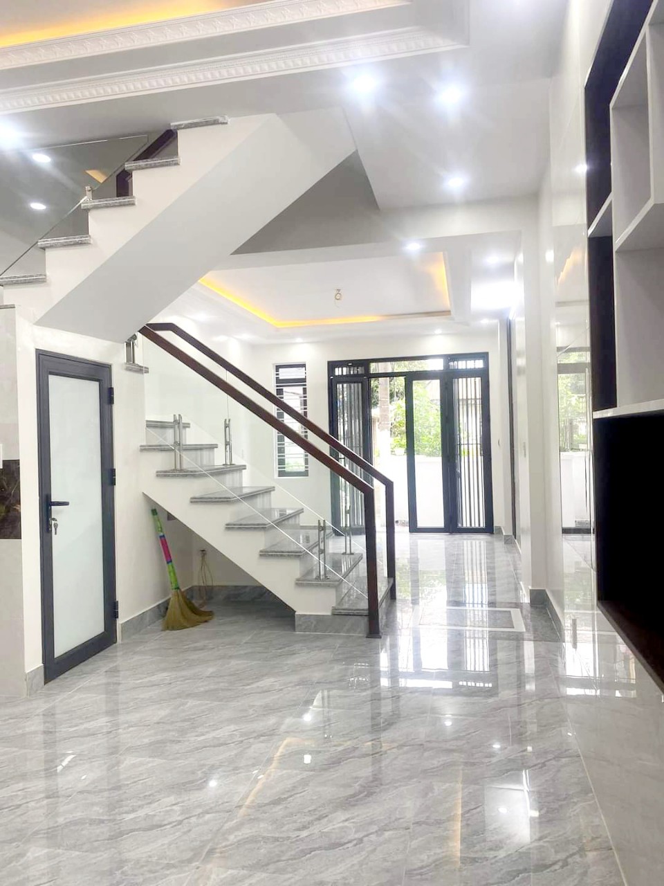 Bán nhà xây mới đường Đông An - Cát Bi, 46m 4 tầng ngõ nông GIÁ 3 tỉ.