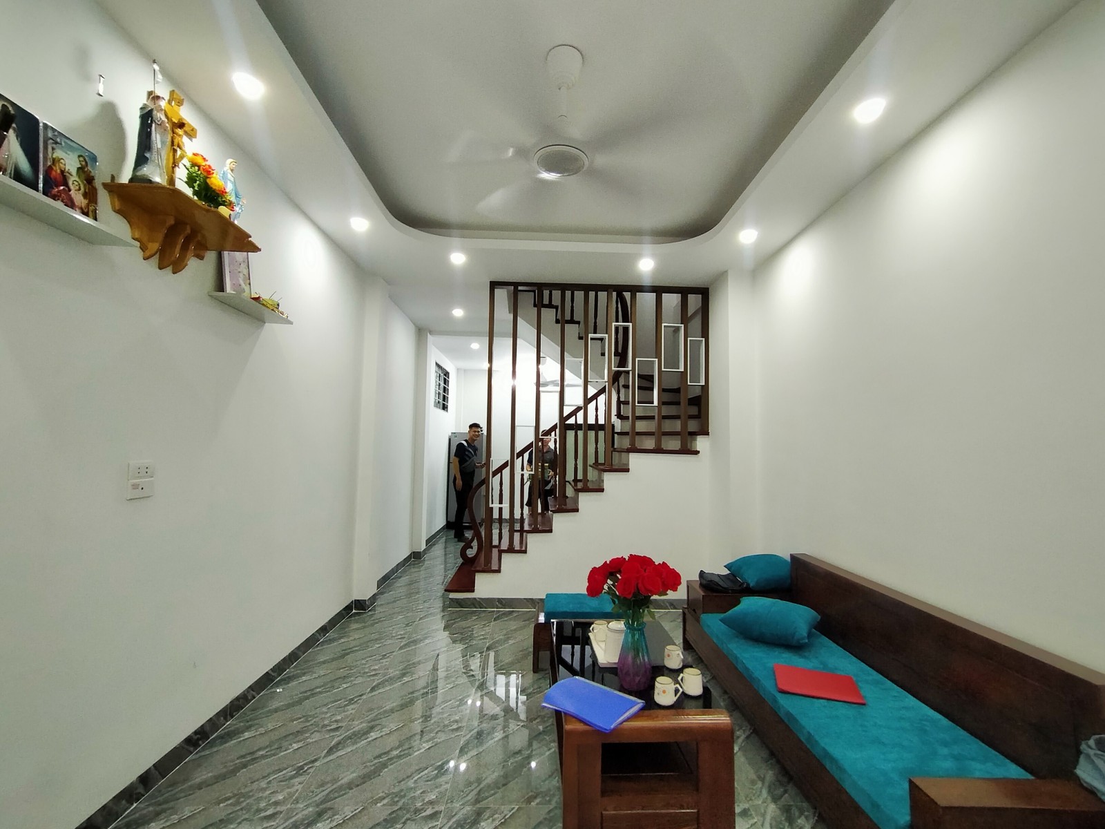 NHÀ MẶT NGÕ TẠI XUÂN ĐỖ THUỘC QUẬN LONG BIÊN SIÊU RẺ! 40M2; 5 TẦNG CÓ GIÁ 3,95 TỶ.