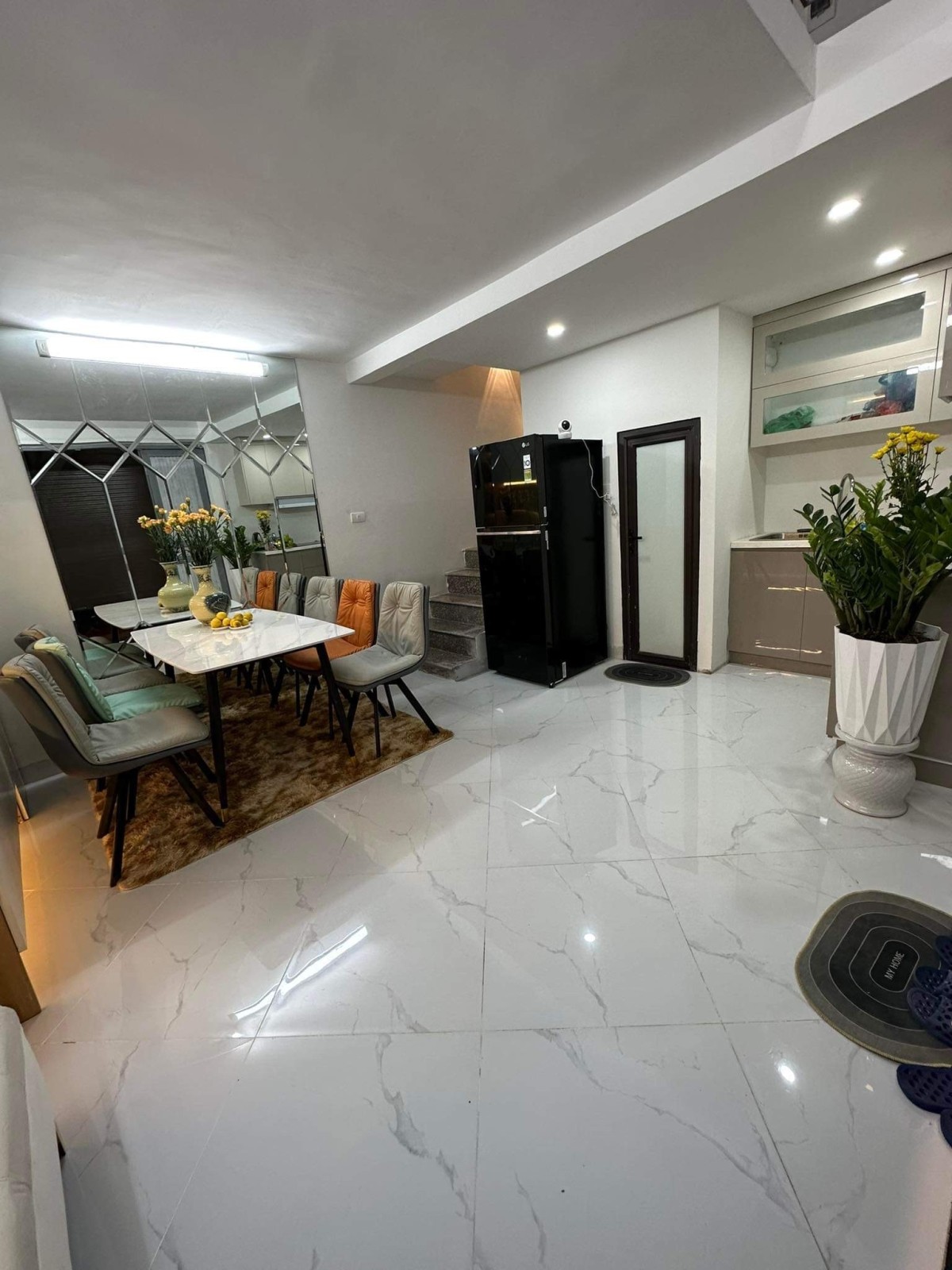 NHÀ MẶT NGÕ TẠI THỊNH QUANG. NHÀ ĐẸP LONG LANH LẤP LÁNH VỚI THIẾT KẾ 5 TẦNG; 24M2 CÓ GIÁ 3,85 TỶ.