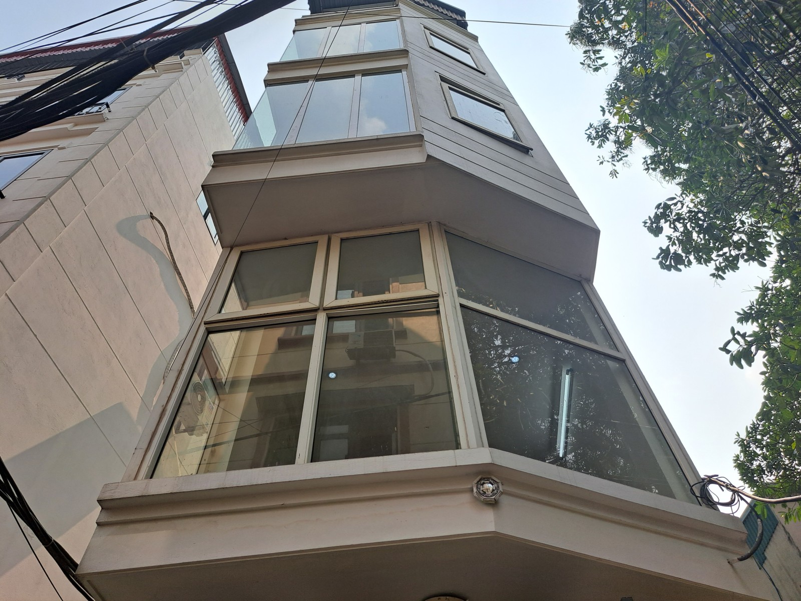 NHÀ MẶT NGÕ TẠI Ỷ LA 32,3M2; 5 TẦNG GIÁ 3 TỶ.