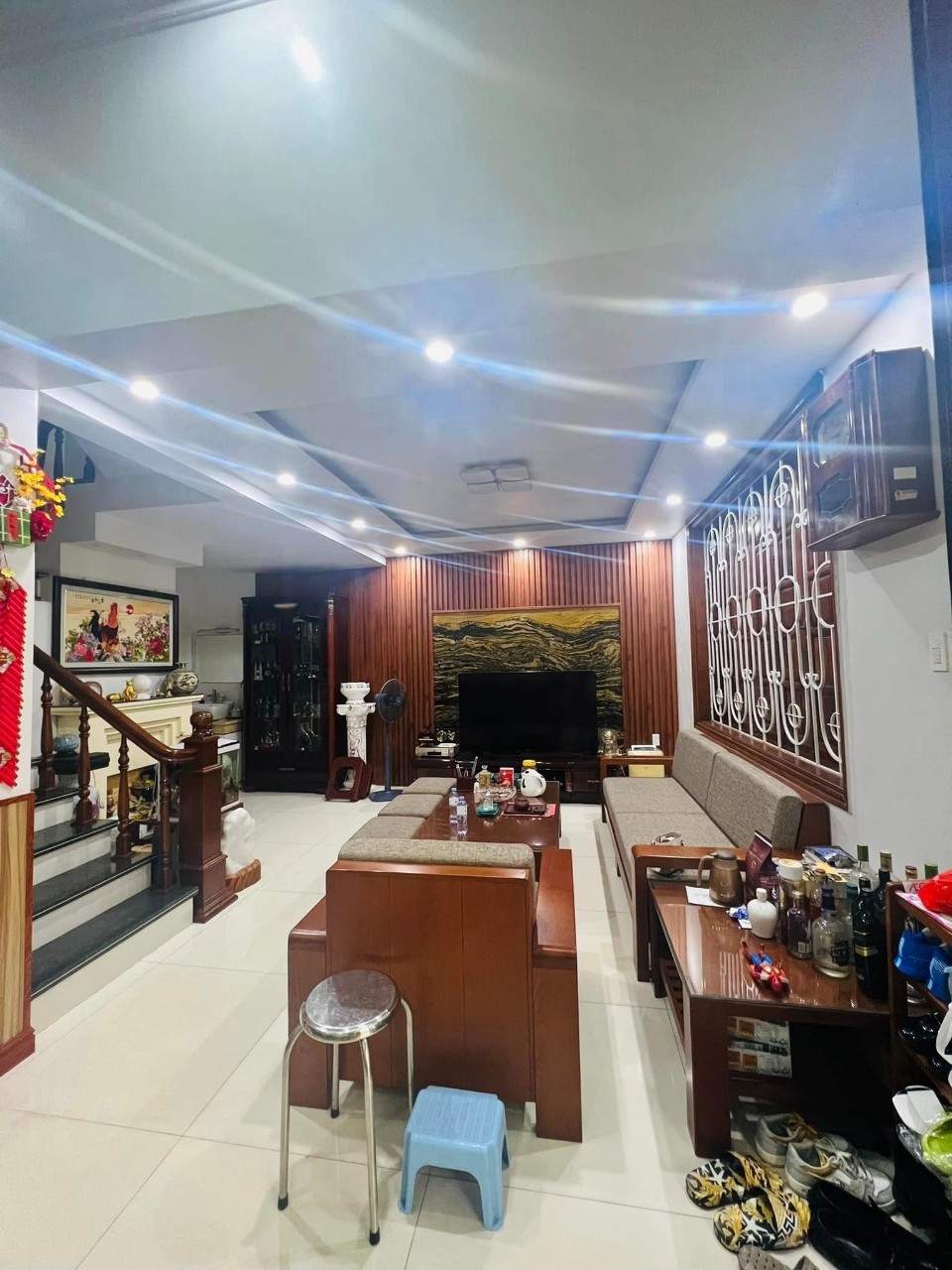 Bán nhà mặt ngõ to Lạch Tray, 50m 3 tầng độc lập GIÁ 5.68 tỉ cực đẹp.