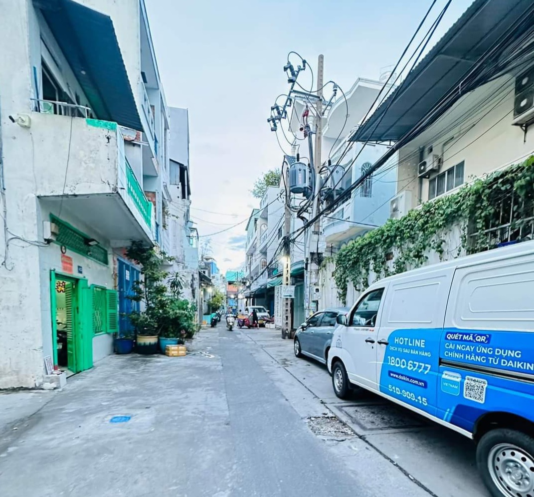 Hẻm xe hơi giáp Quận 10, 77m² (4*18m) Nhà DTSD: 150m², 4.9 tỷ.