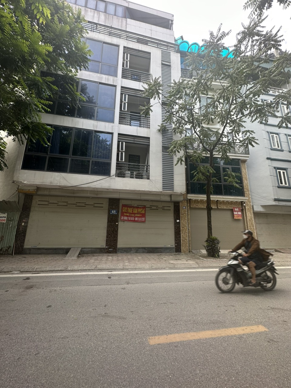 Cho thuê nhà mặt phố kinh doanh Ngã Tư Sở 180m2