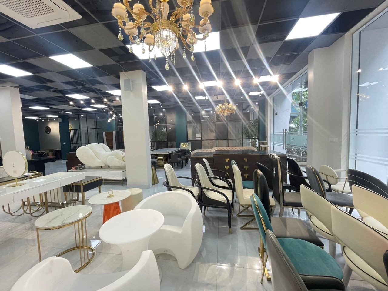 Bán Nhà Mặt Phố Cầu Giấy 195m, Mặt Tiền Đẹp Gần 6m, Nở Hậu Cực Hiếm, Giá Rất Tốt Chỉ 270tr/m2