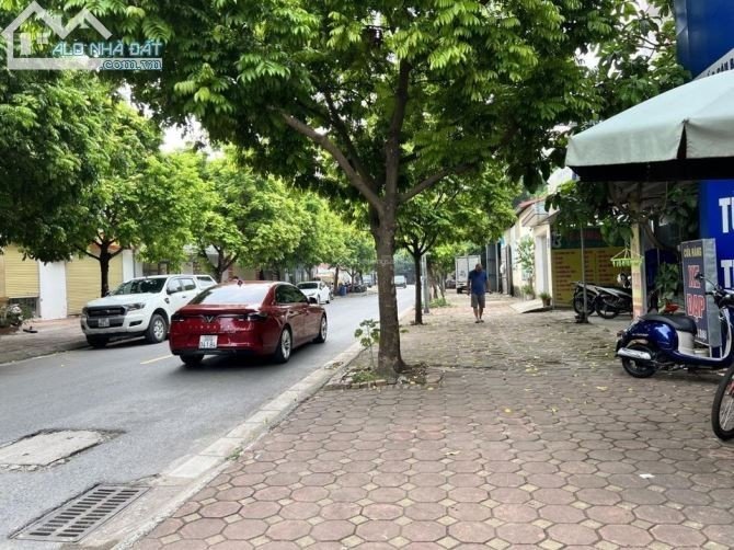 NHÀ MẶT ĐƯỜNG CẦU BÂY - SÀI ĐỒNG.KINH DOANH SHOWROM - SALON AUTO, KHO XƯỞNG.