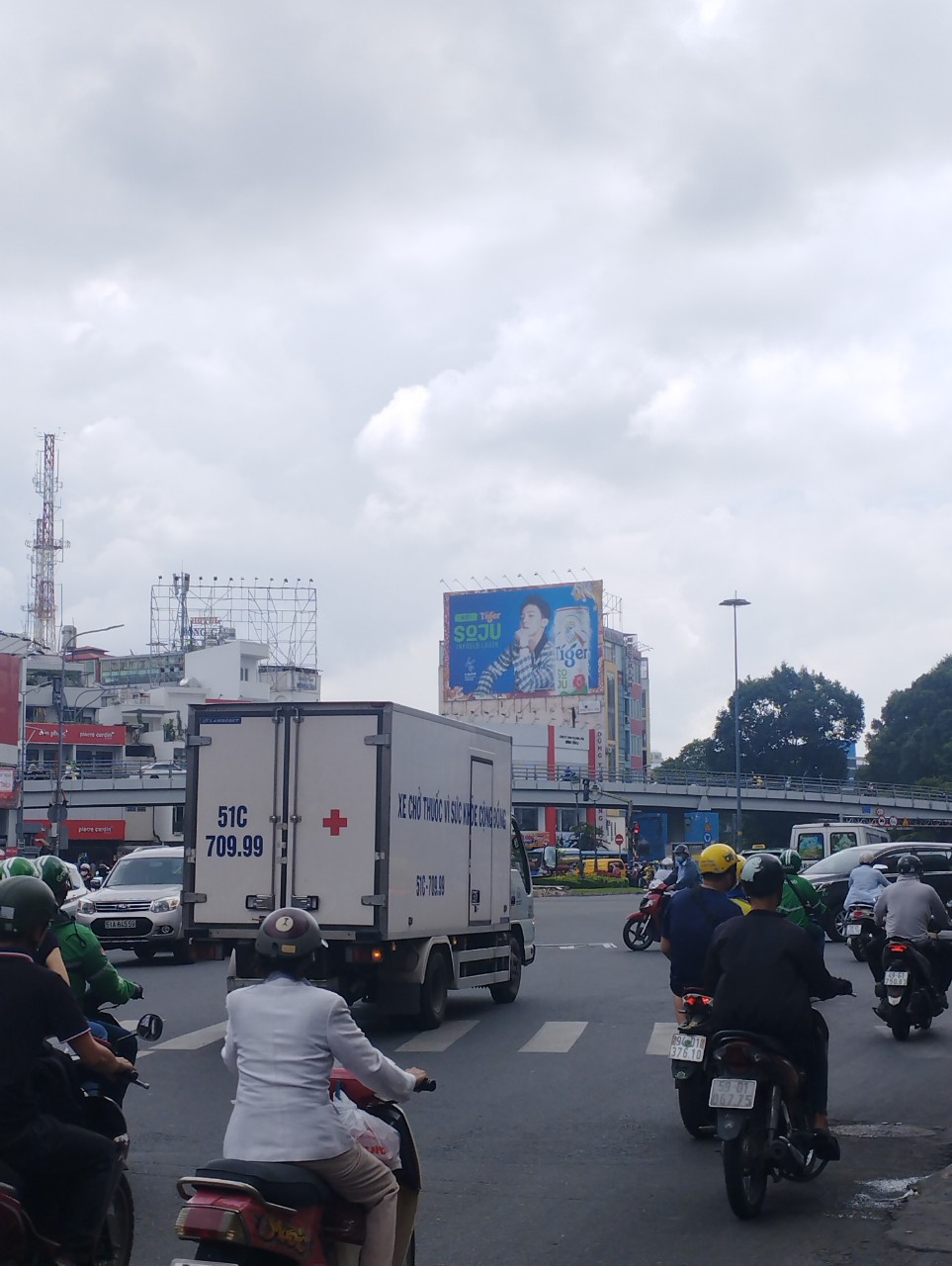 NGộp Vòng Xoay Công Hòa -Tân Bình - HXH - 68m2.