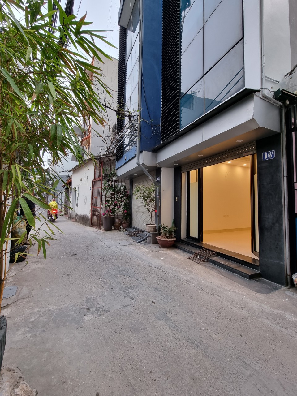 Ngõ phố Hồng Tiến, Gần cf Nghiền, nhà 5 tầng, ngõ thông, Kinh doanh 4.9 tỷ.