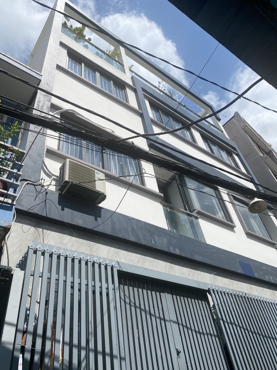 bán nhà đường số 6 , phường 6 - quận 4 , hẻm xe hơi , xây dựng 4 tang có 7 PN..