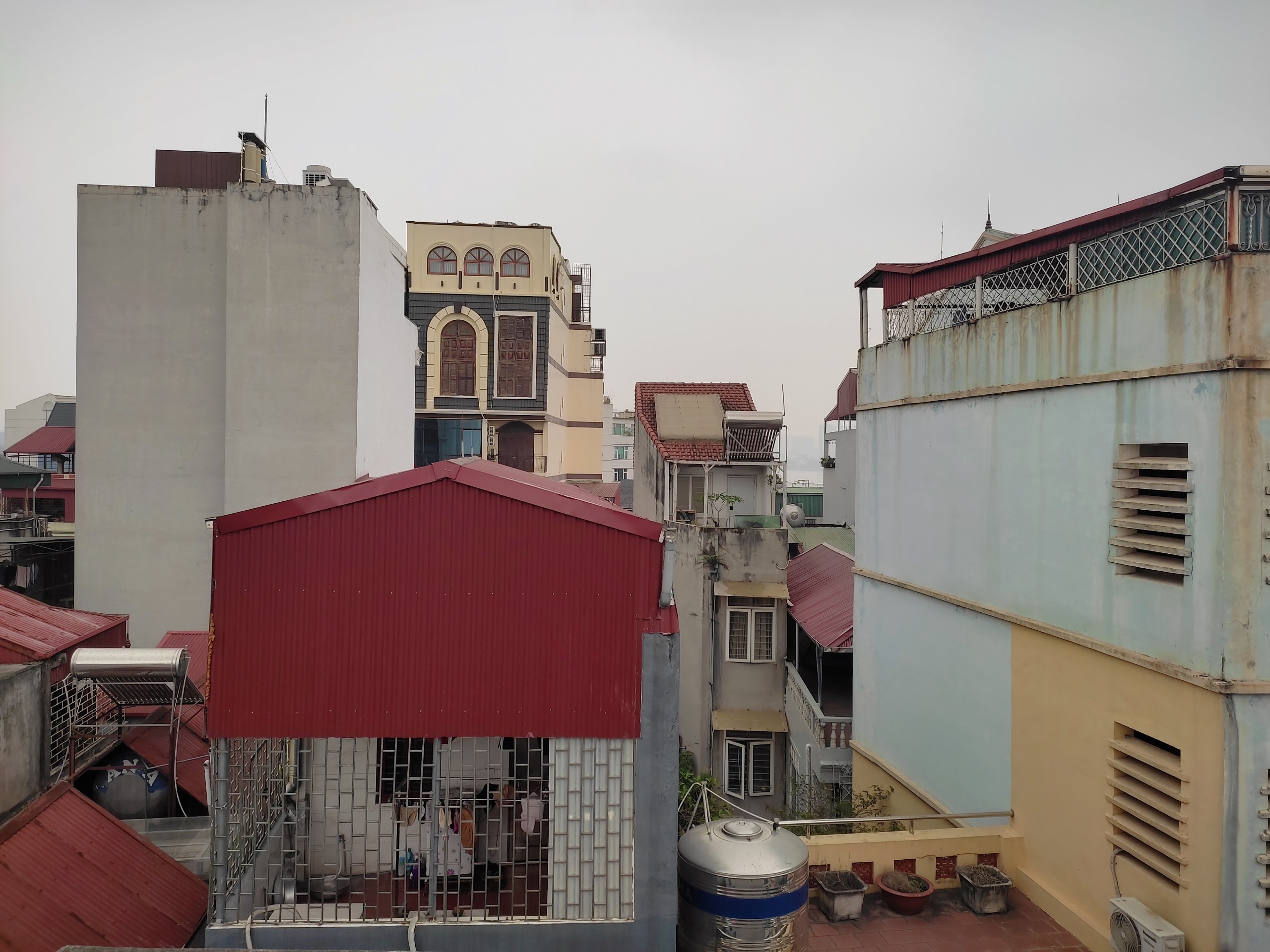 MẶT PHỐ NGHI TÀM - BÊN LẺ - 50M2 X 5 TẦNG - 4 LÀN Ô TÔ TRÁNH DỪNG ĐỖ - VỈA HÈ - KINH DOANH SẦM UẤT ĐA DẠNG.