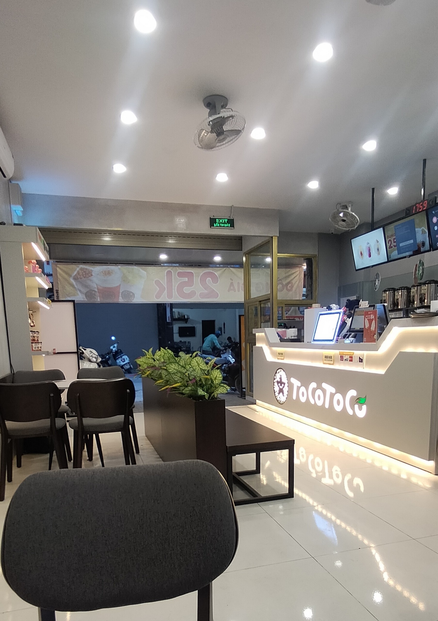 Cực hiếm với 8.2tỷ Sở hữu ngay 70m2 MP Cổ Nhuế vị trí KD sầm uất.