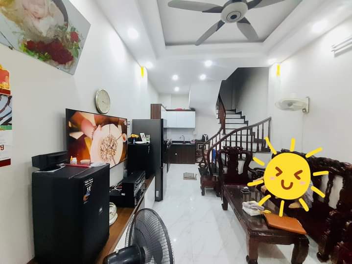 Thanh Am Long Biên 31m2, 5 tầng, giá 2,75 tỷ.