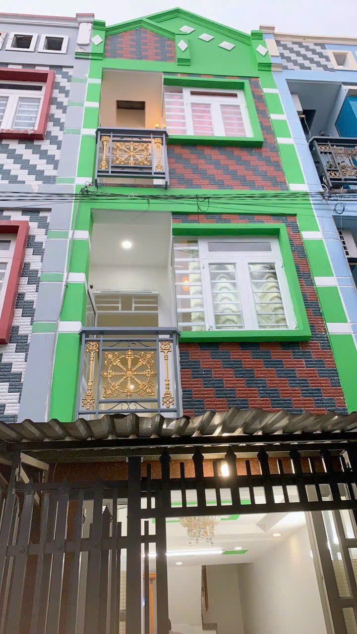 Nhà trệt 2 lầu đẹp, hẻm xe hơi, một xẹc ngay chợ Minh Phát.