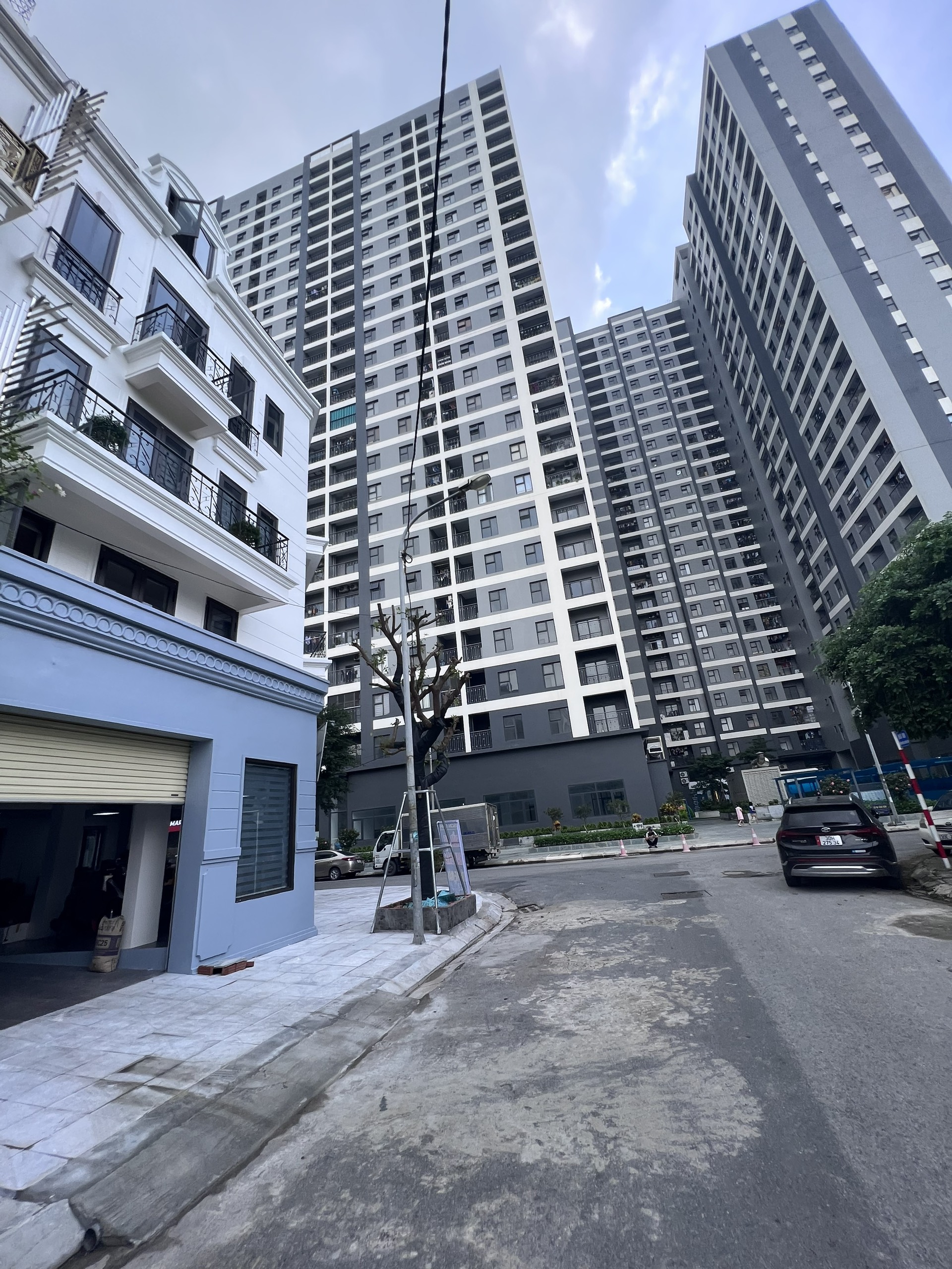 Chung cư Blue Star Trâu Quỳ Gia Lâm, giá 27tr/m.