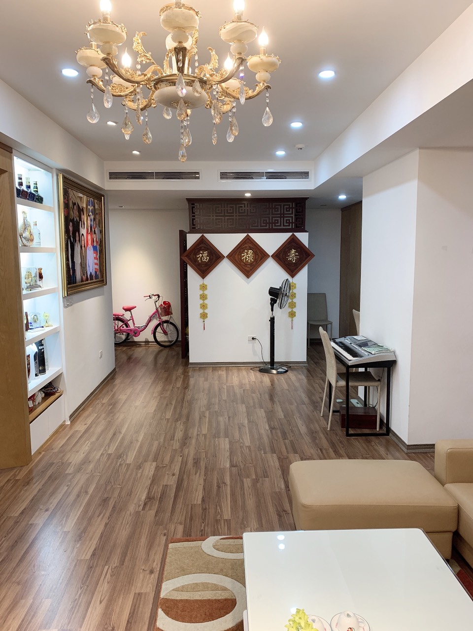 N04B Ngoại Giao Đoàn 3PN DT 112m2 tầng trung , giá 5.5 tỷ.