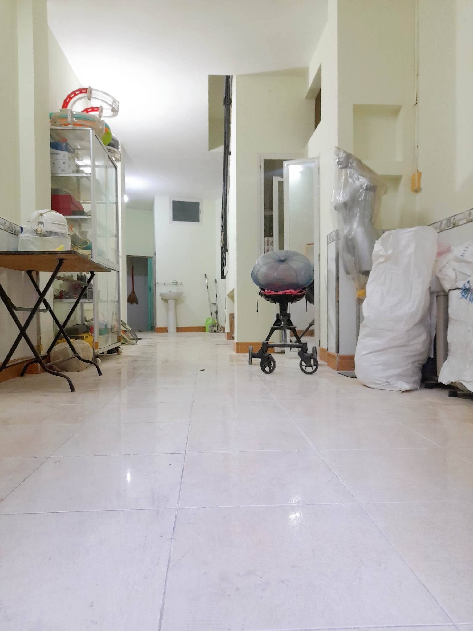 Bán nhà giá rẻ khu Tân Bình, Cách mạng tháng tám, Tp. Hồ Chí Minh.