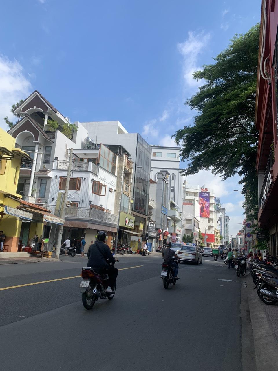 Chỉ 8.49 tỷ nhà 3 tầng mặt tiền nhựa, ngã tư Bảy Hiền, Tân Bình.