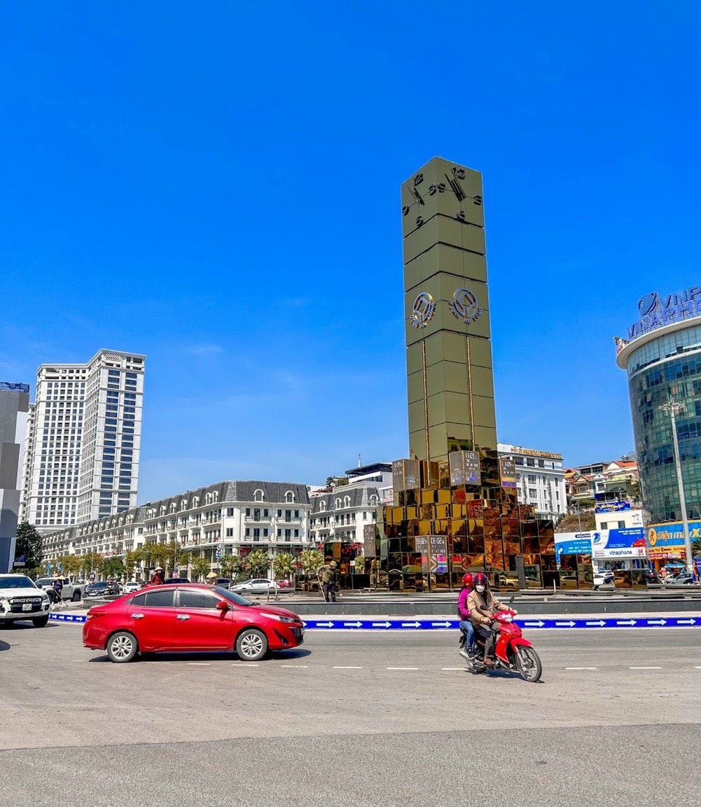 đến thuê căn góc Shophouse cạnh bên Time Garden Hạ Long 210m2, 5 tầng.