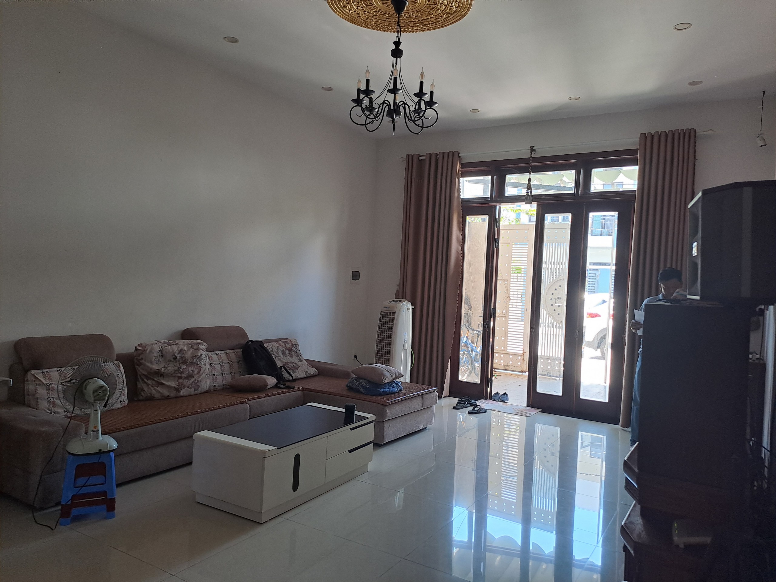 NHÀ MẶT TIỀN 3 TẦNG ĐƯỜNG 7.5M, HÒA XUÂN, XÂY CHẮC NHƯ LÔ CỐT, ĐỂ LẠI HẾT NỘI THẤT XỊN, 100M2 GIÁ 5.5 TỶ.