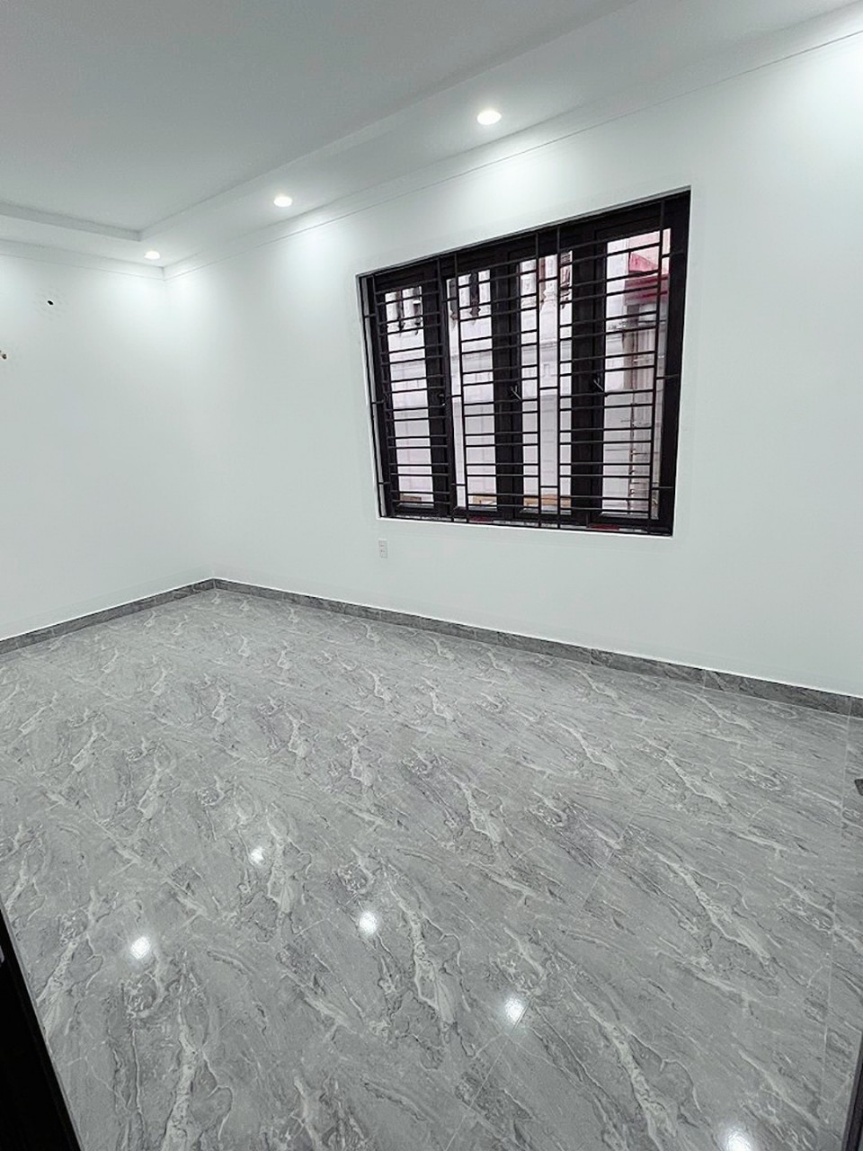 Bán nhà phố Hàng Kênh, diện tích 44m 3 tầng ngõ nông GIÁ 2.4 tỉ.