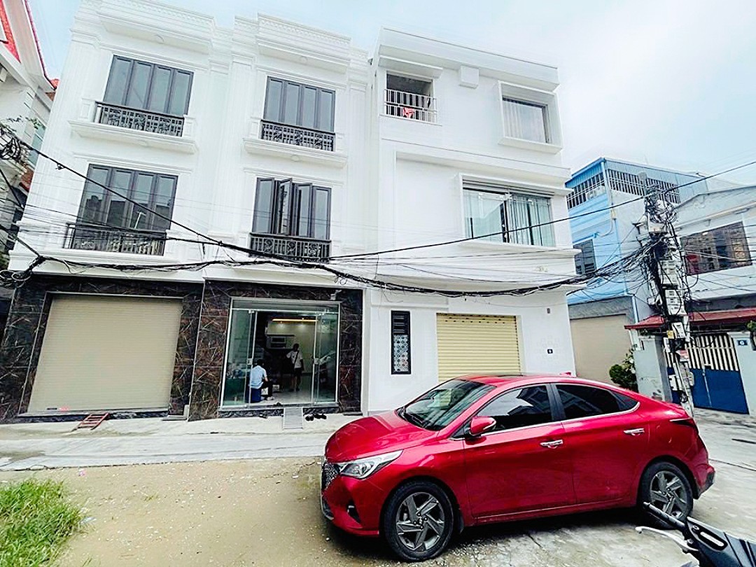 Bán nhà xây mới ngõ 67 Khúc Thừa Dụ 2, diện tích 43m 4 tầng GIÁ 2.48 tỉ ngõ cực nông.