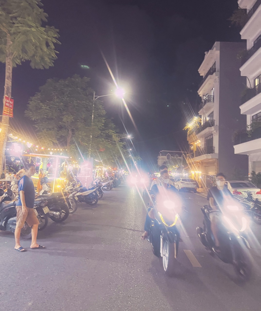 Bán Nhà 5 tầng tại tuyến 2 khu phố đi bộ Thế Lữ, Hạ Lý, Hồng Bàng, Hải Phòng vị trí đẹp, thang máy.