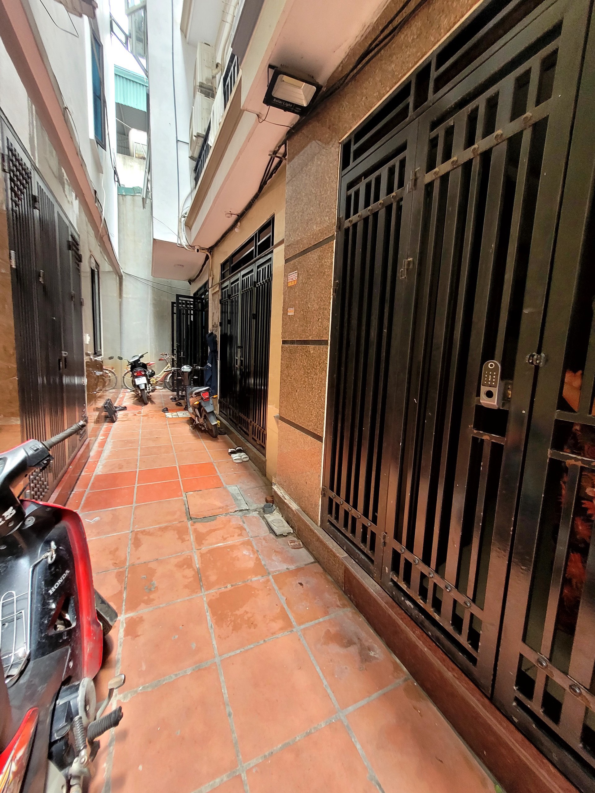 Cần tiền bán gấp nhà 5 tầng Hà Đông.