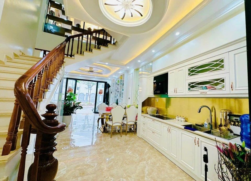 Bán nhà phân lô Tái Định Cư Tam Kỳ, 5 tầng cực đẹp GIÁ 4.5 tỉ full nội thất.