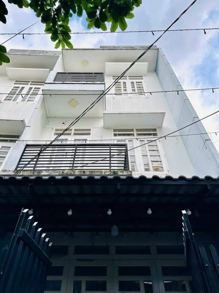 GÒ VẤP LÊ ĐỨC THỌ VÀO HẺM XE HƠI TỚI NHÀ - DT 55M2 (4x13) 3 TẦNG BTCT SÂN THƯỢNG,SHR, KHU DÂN TRÍ CAO.