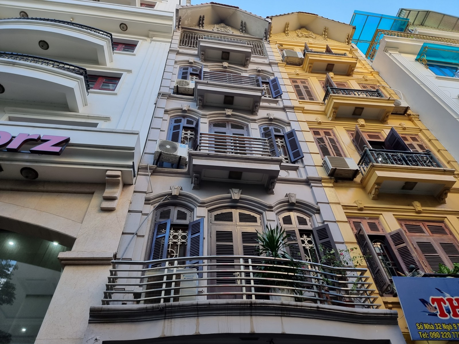 NHÀ MẶT NGÕ TRẦN QUỐC HOÀN TẠI CẦU GIẤY. VỊ TRÍ CỰC ĐỈNH, NHÀ CŨNG RẤT ĐẸP.