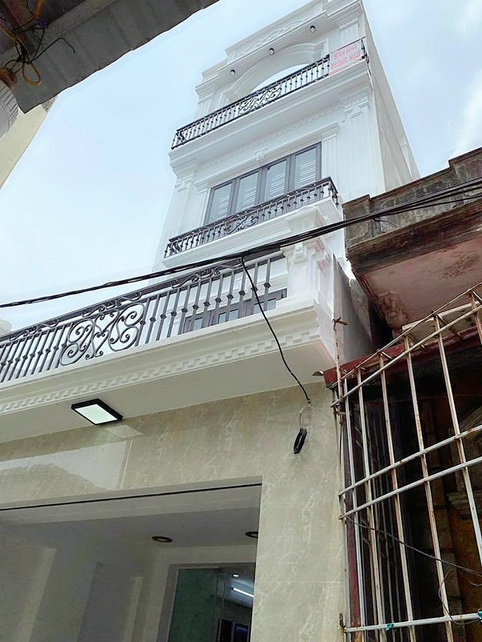 Bán nhà xây mới độc lập sân cổng 4 tầng GIÁ 3.05 tỉ phố Chợ Hàng Cũ.