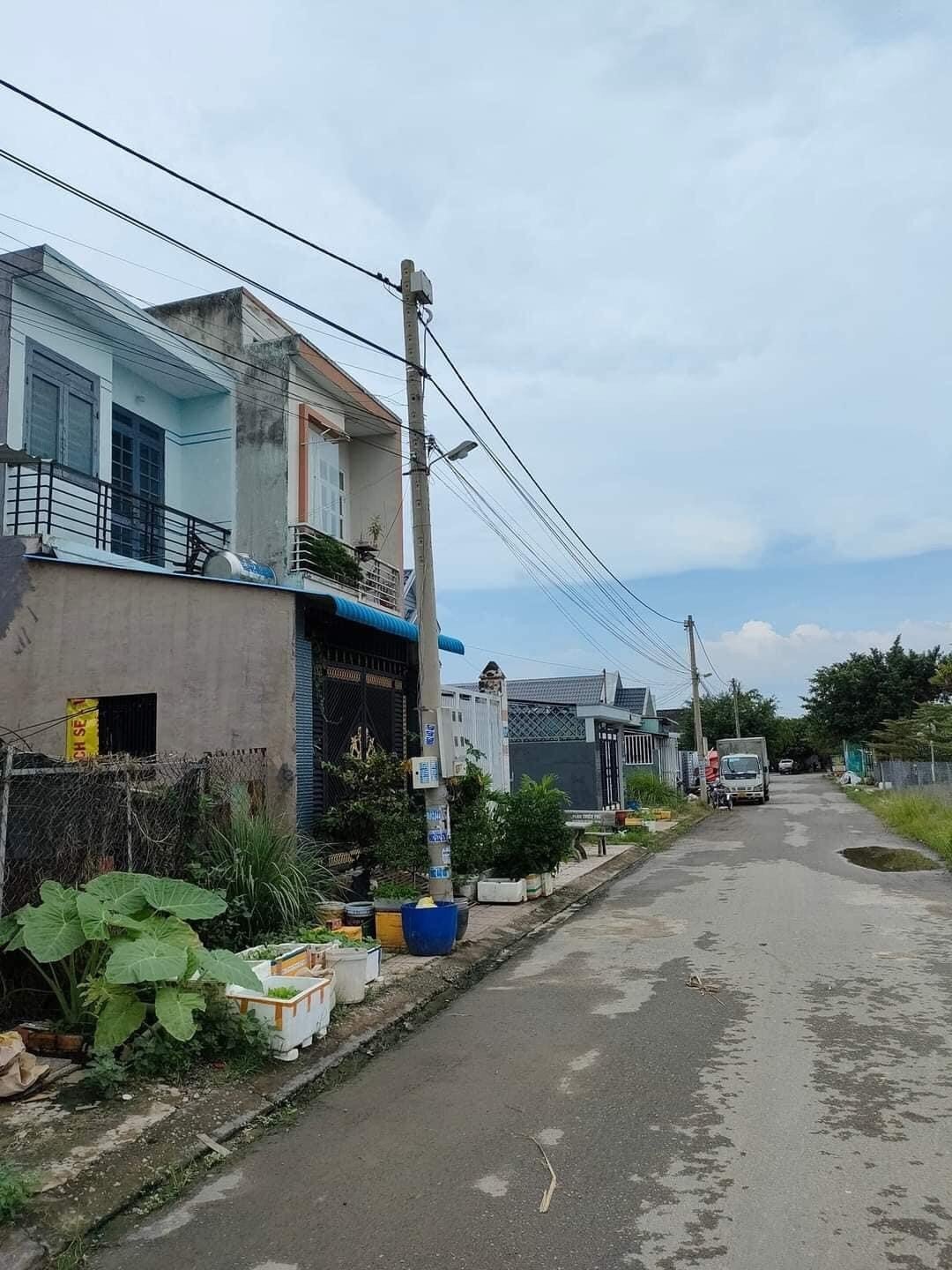 Bán Nhanh Căn Nhà 1 Trệt 1 Lầu tại Mỹ Hạnh Nam, Đức Hòa, Long An.