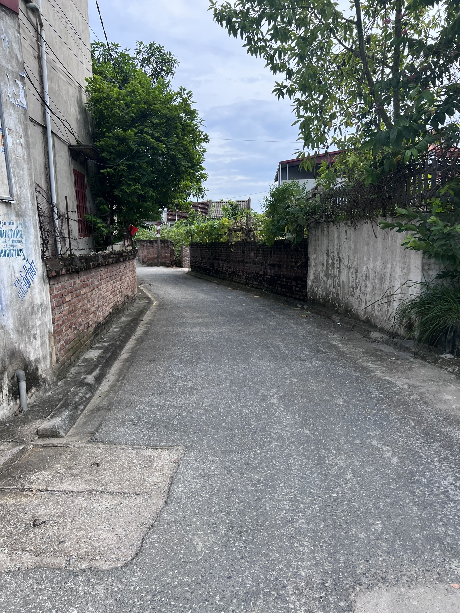 Nhà cấp 4 Đông Dư Gia Lâm, đường oto đỗ cửa. giá 2.7 tỷ