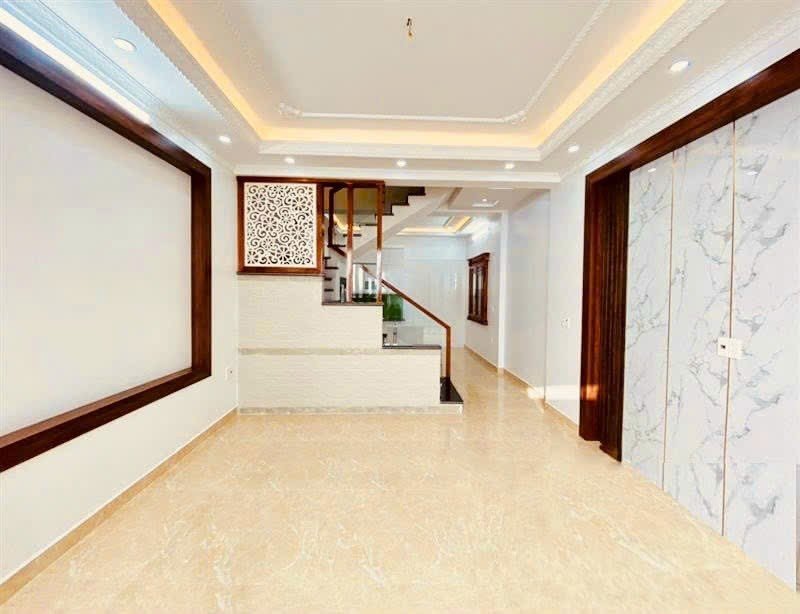 Bán nhà phố Trại Lẻ gần ngay AEON, diện tích 42m 4 tầng mới tinh GIÁ 2.7 tỉ.