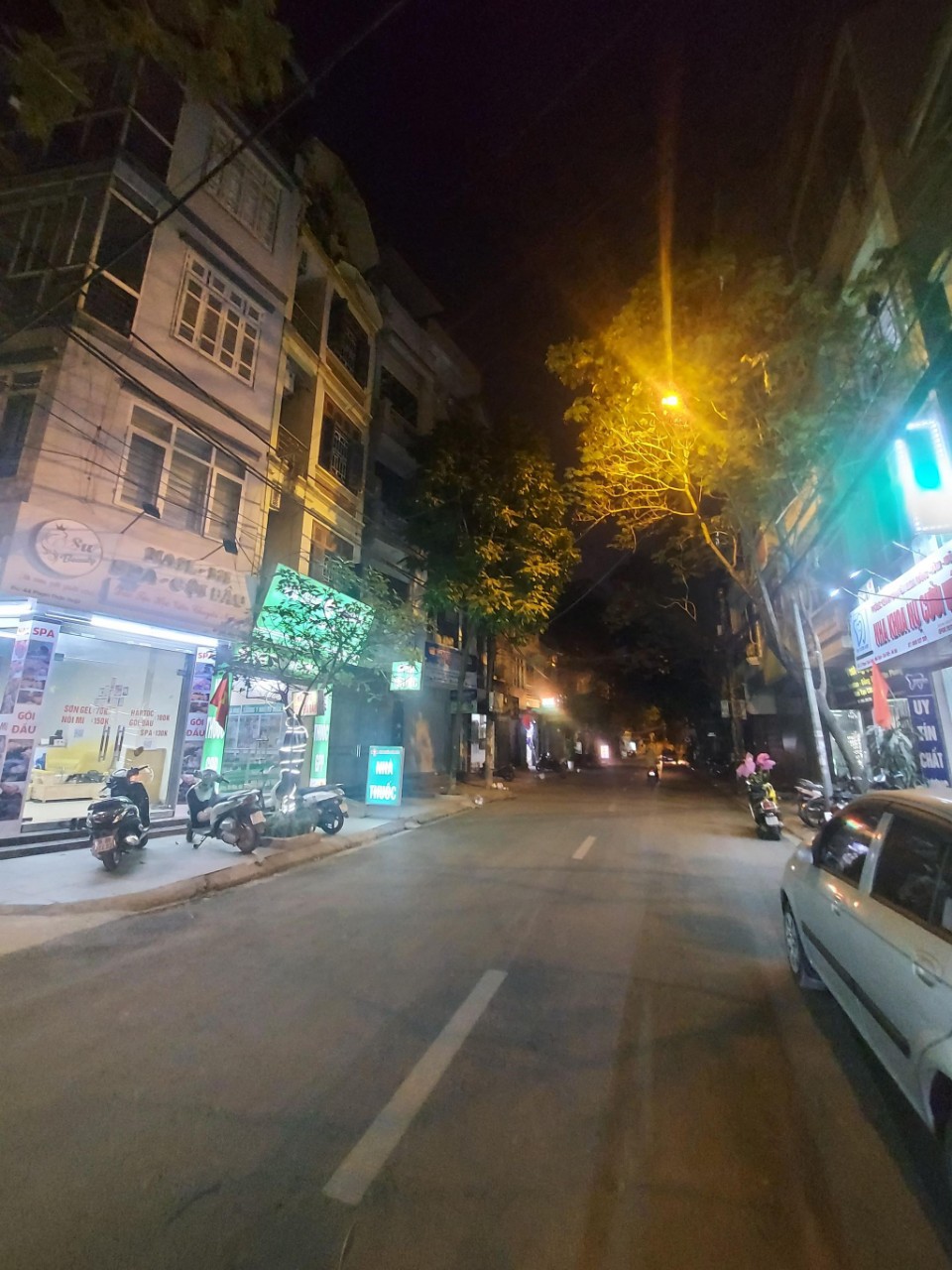 NHÀ MẶT PHỐ THUỘC CẦU GIẤY. VỊ TRÍ ĐẸP, BỀ THẾ:.