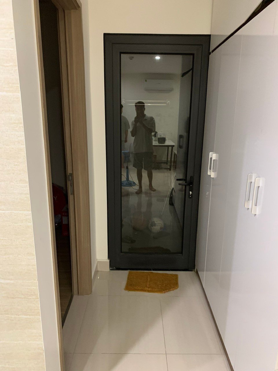 Bán nhanh căn hộ 2PN + 1 (1WC) Vinhomes Ocean Park, tầng trung, view bể bơi 4 mùa, chỉ 1.7 tỷ.