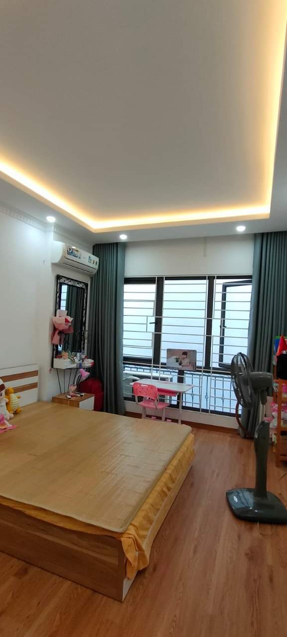 Hoàng Hoa Thám, Ba Đình 31m2, 5 tầng, giá 5,2 tỷ