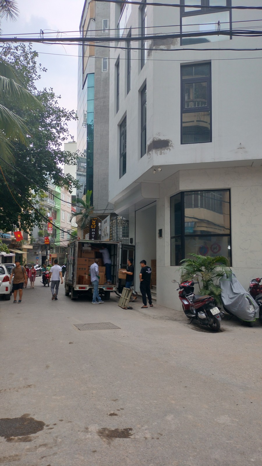 PHƯƠNG MAI - PHÂN LÔ Ô TÔ TRÁNH - NHÀ MỚI 40M2 X 8 TẦNG THANG MÁY - VỈA HÈ - KINH DOANH.