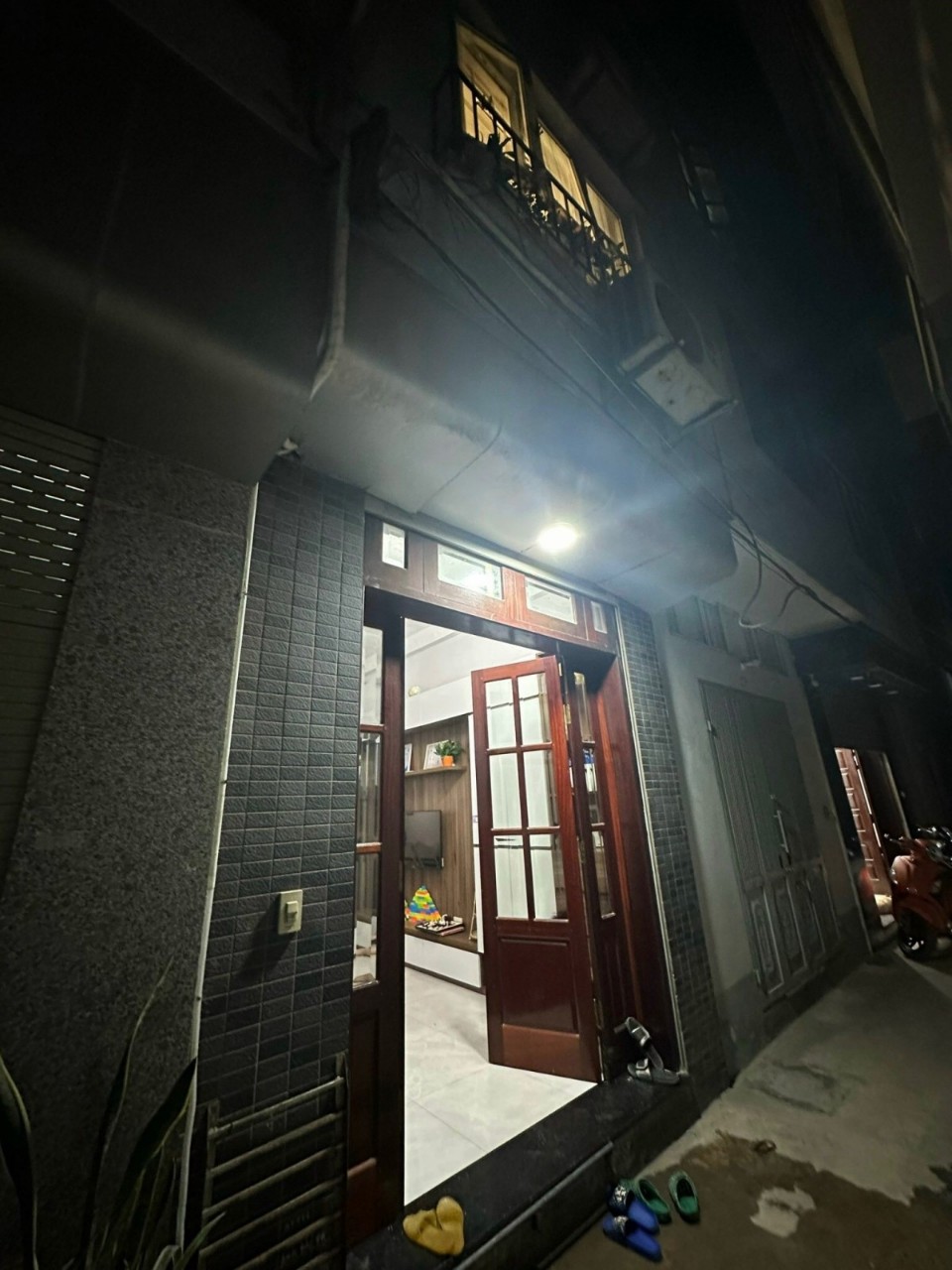 NHÀ ĐẸP MỚI XÂY!!! NHÀ MẶT NGÕ THUỘC ÂU CƠ QUẬN TÂY HỒ 31M2; 5 TẦNG GIÁ 3,9 TỶ..