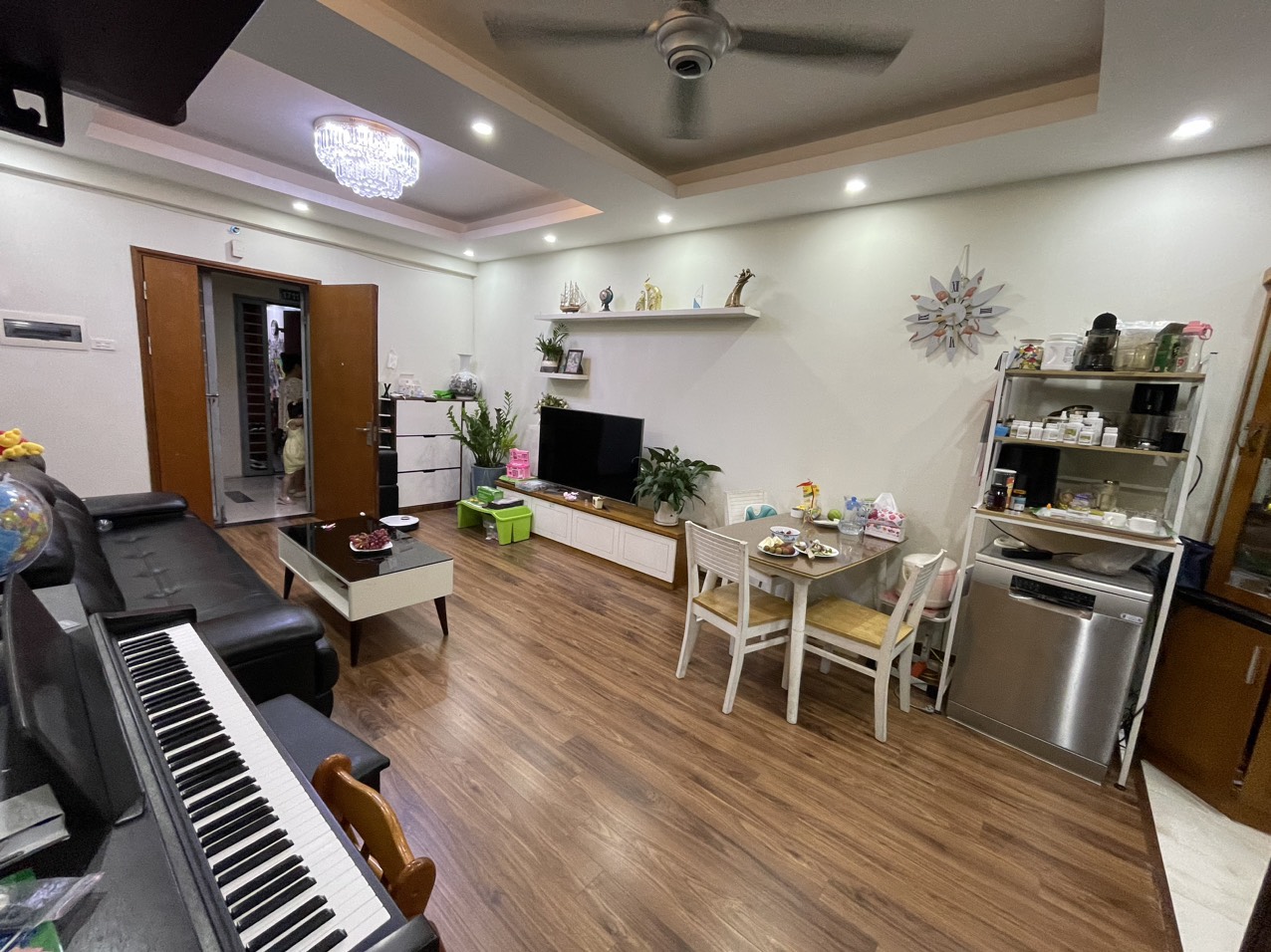 Chính chủ cần bán gấp căn chung cư OCT5B tầng đẹp, hướng đẹp.