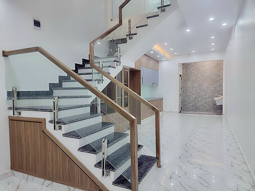 Bán nhà xây mới phố Văn Cao, 63m 4 tầng GIÁ 4.2 tỉ ngõ ô.tô đỗ cửa.