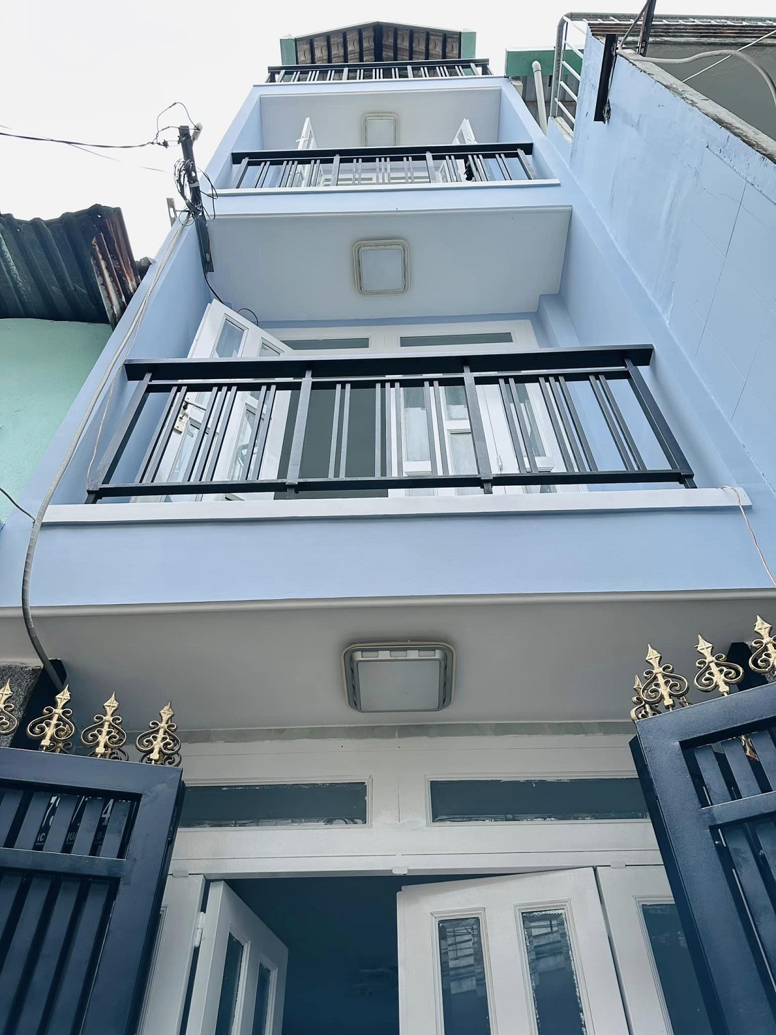 Chỉ 2.8 tỷ TL, Bán nhà đẹp 4 tầng, Lạc Long Quân, Tân Bình, gần Q10,11, Tân Phú.