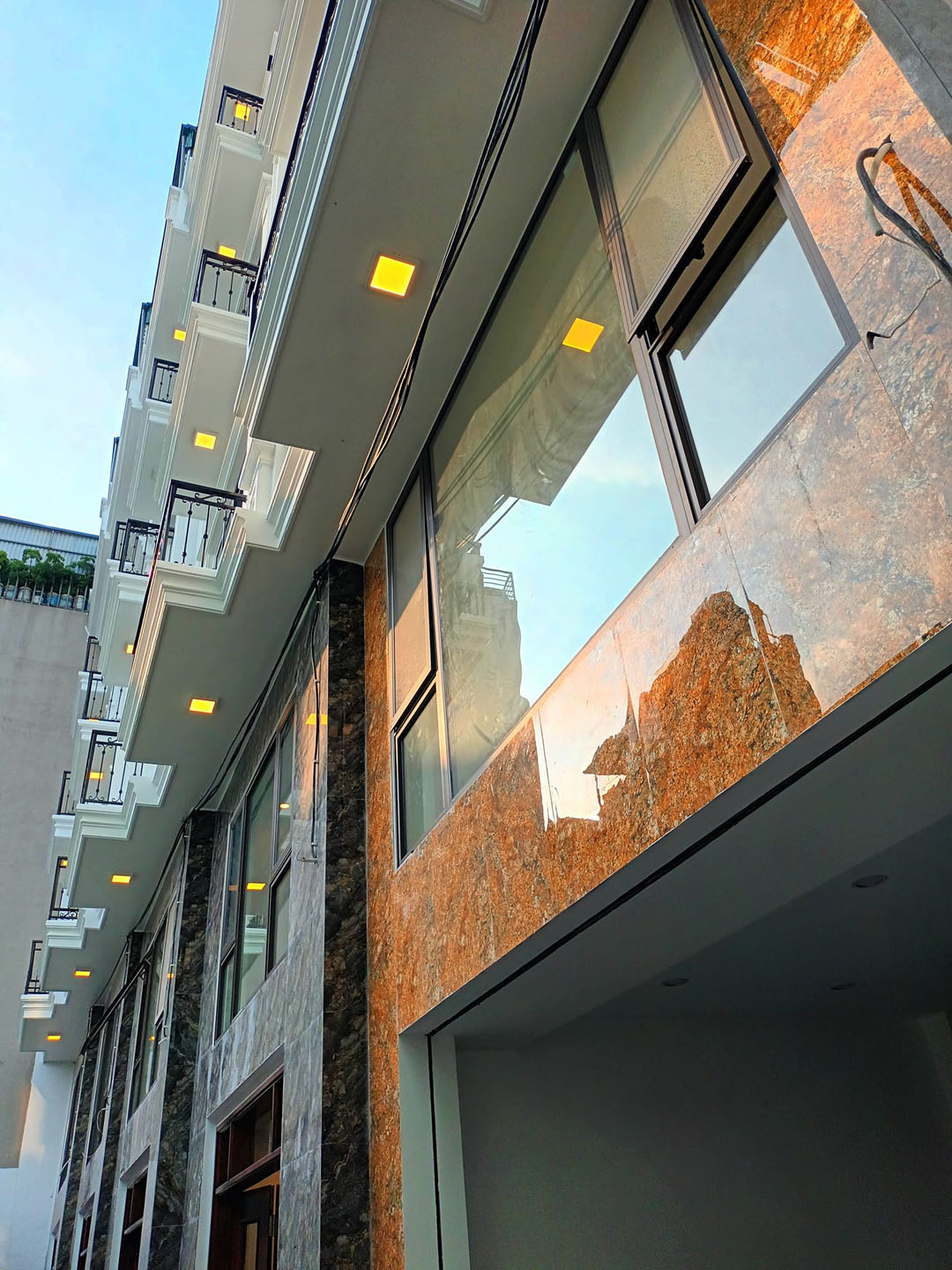 Bán nhà phân lô Bát Khối, ngõ ô tô tránh, ba bước chân ra phố, 30m, hơn 3 tỷ..