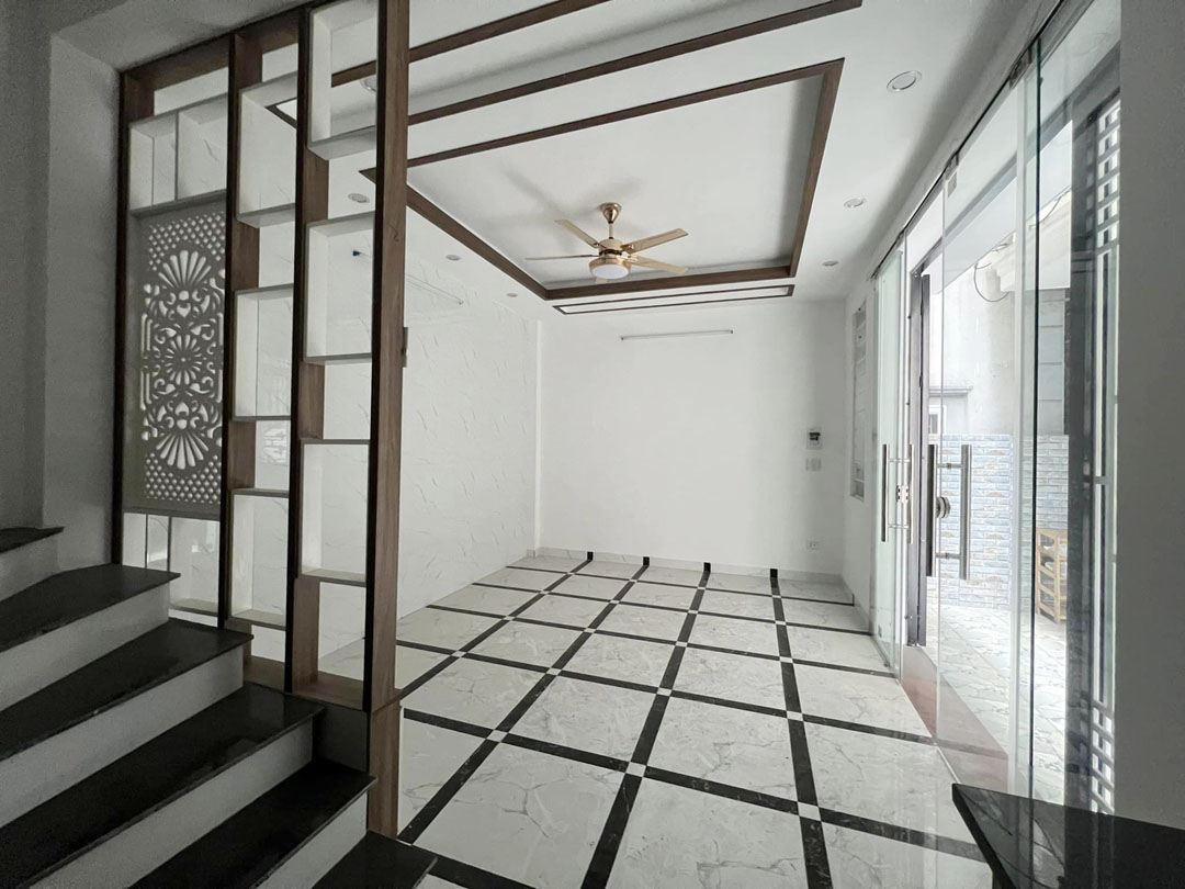 Bán nhà phân lô Phúc Lợi, ngõ xe máy tránh, hơn chục m ra ô tô tránh, 30M, hơn 2 tỷ.