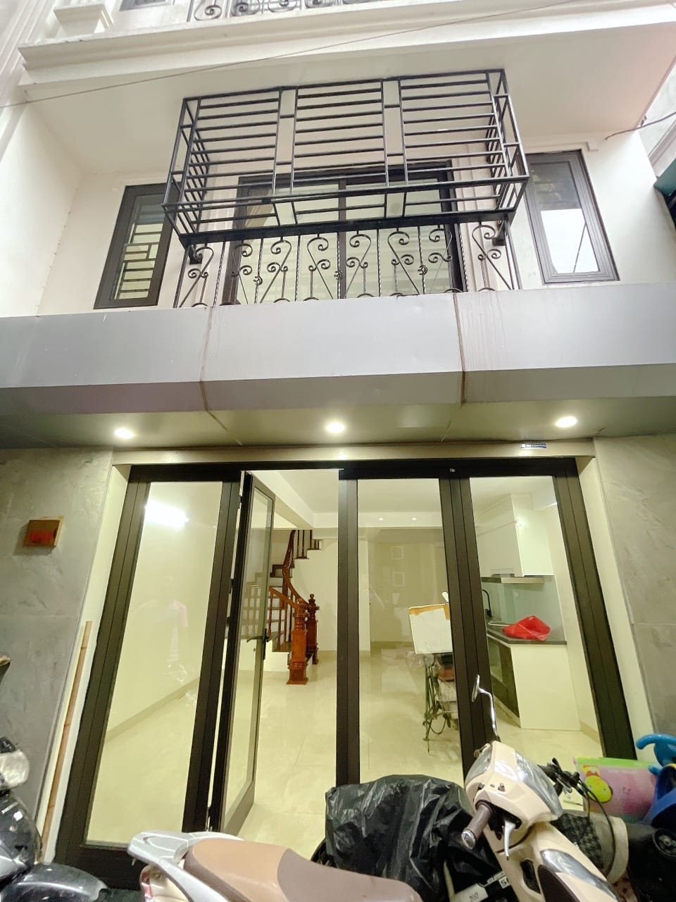 Bán nhà đẹp Ngọc Thuỵ, Long Biên, hai mặt ngõ ô tô, sân sau nhà, 74M, nhỉnh 4 tỷ.