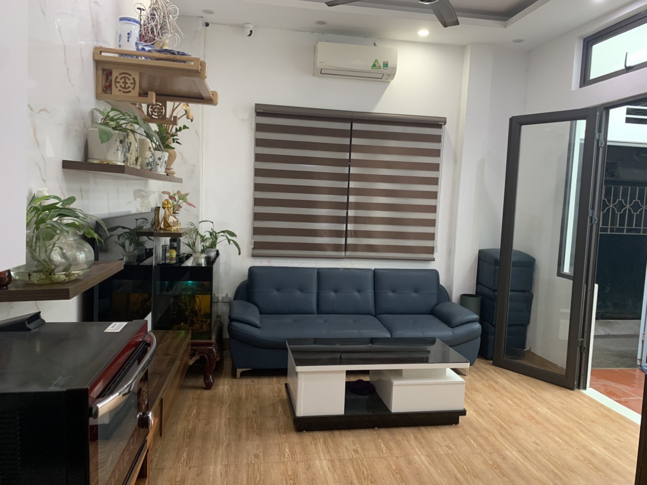 Cho thuê căn hộ 70m2 2 ngủ 2 vệ sinh 1 khách bếp ở Âu Cơ.