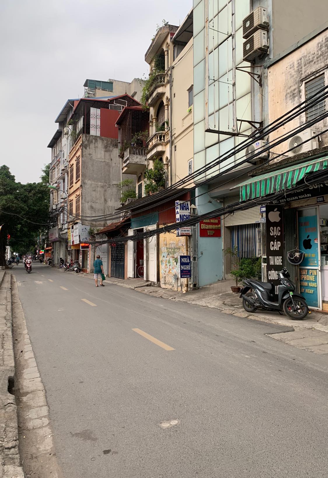 Bán gấp đất mặt phố Quan Nhân 244m2, mặt tiền 9m nở hậu, giá rao bán 37 tỷ.