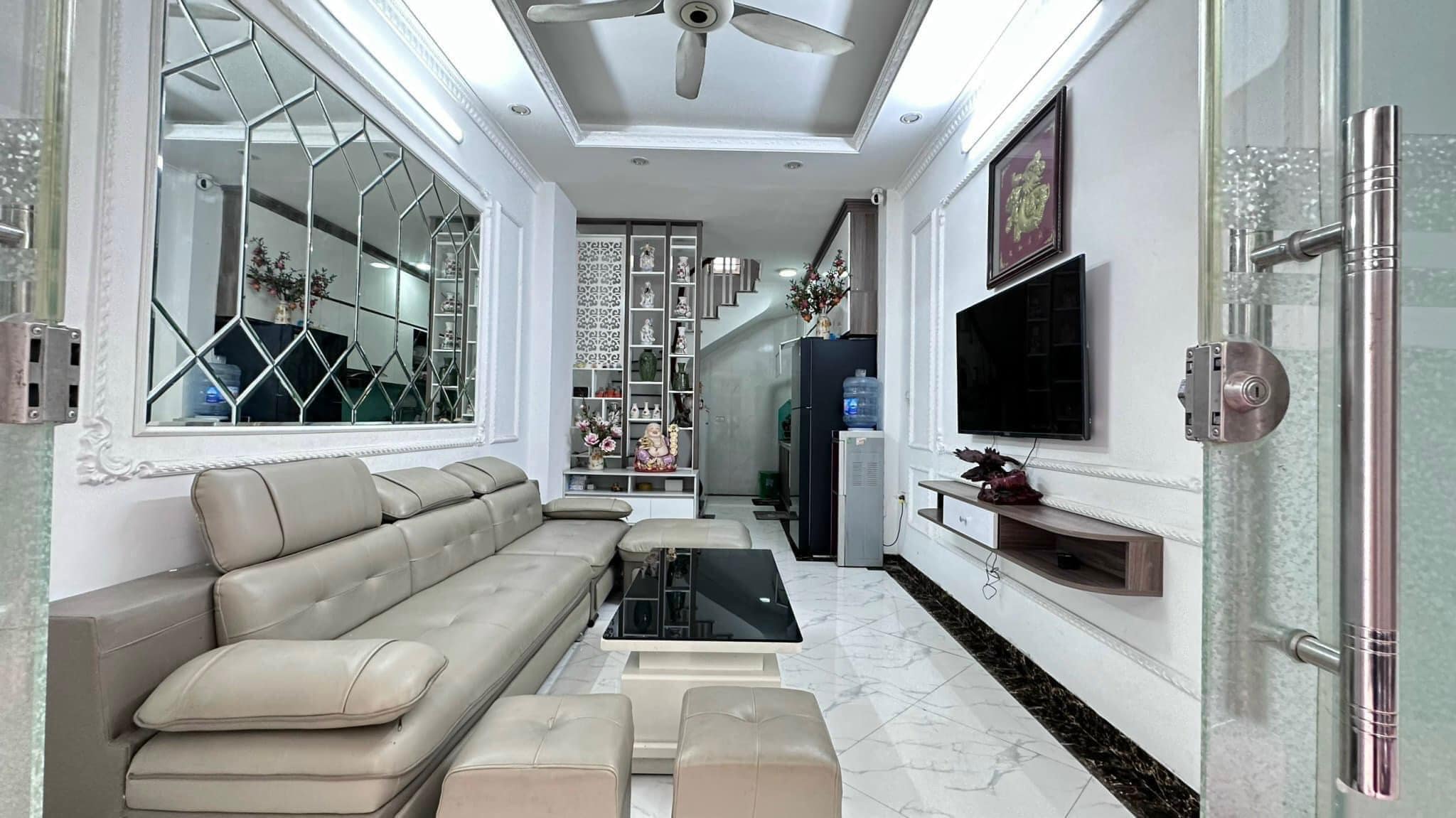 Phố Vĩnh Phúc, quận Ba Đình. DT 28m x 4 Tầng x Giá 2.8 tỷ.