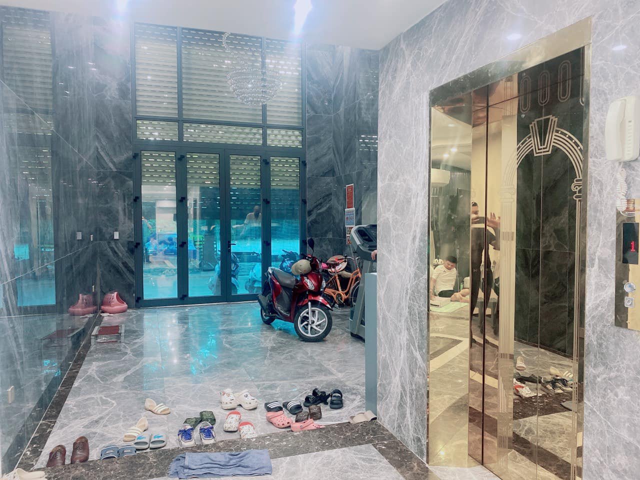 Bán nhà ngõ 25 Bùi Huy Bích 90m2, 7 tầng giá 22.4 tỷ, ô tô, thang máy.