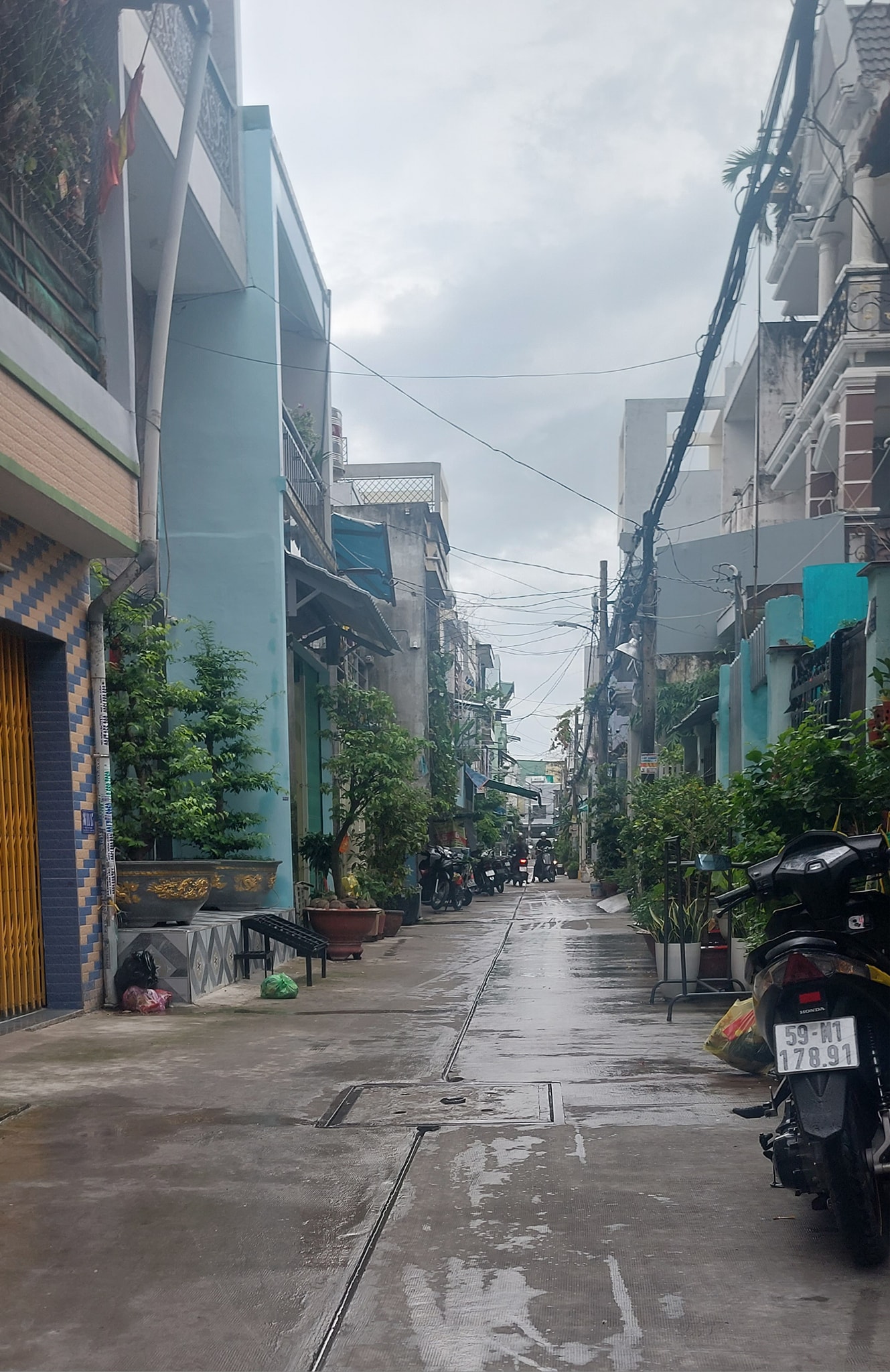 NHÀ SÁT TÊN LỬA BÌNH TÂN, 4 TẦNG BTCT, HẺM XE HƠI, 4X10.1, NHỈNH 4 TỶ.